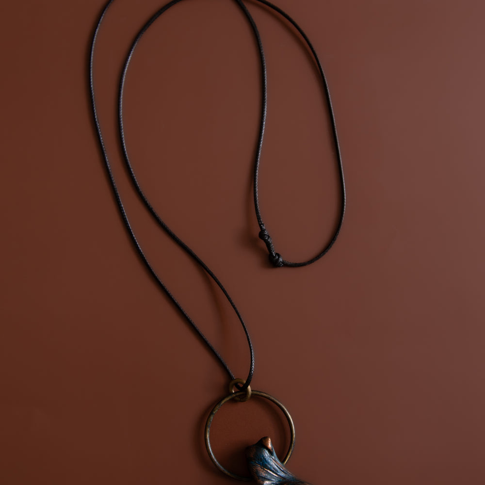 
                      
                        Capullo Perla Negra Pendant
                      
                    