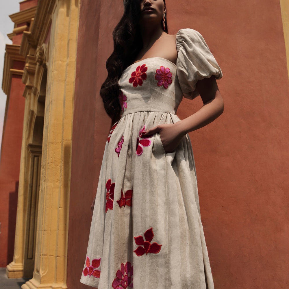 
                      
                        Vestido Colibrí
                      
                    